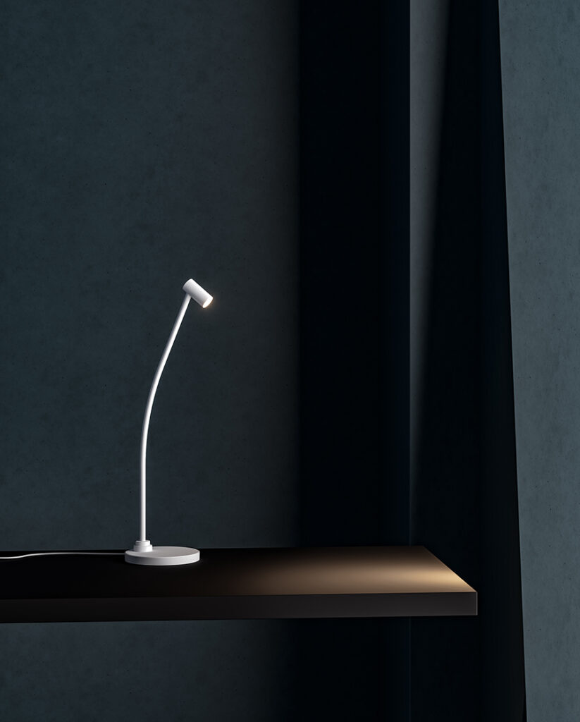 Lampada Halley Table bianca su mensola nera in ambiente moderno