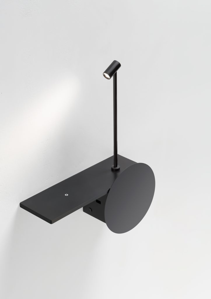 Lampada Biga nera vista ravvicinata con frontalino tondo e faretto