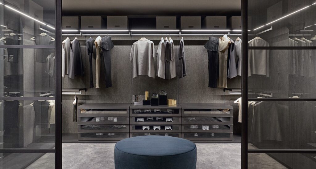 Cabina armadio Giellesse con ante vetrate e illuminazione LED