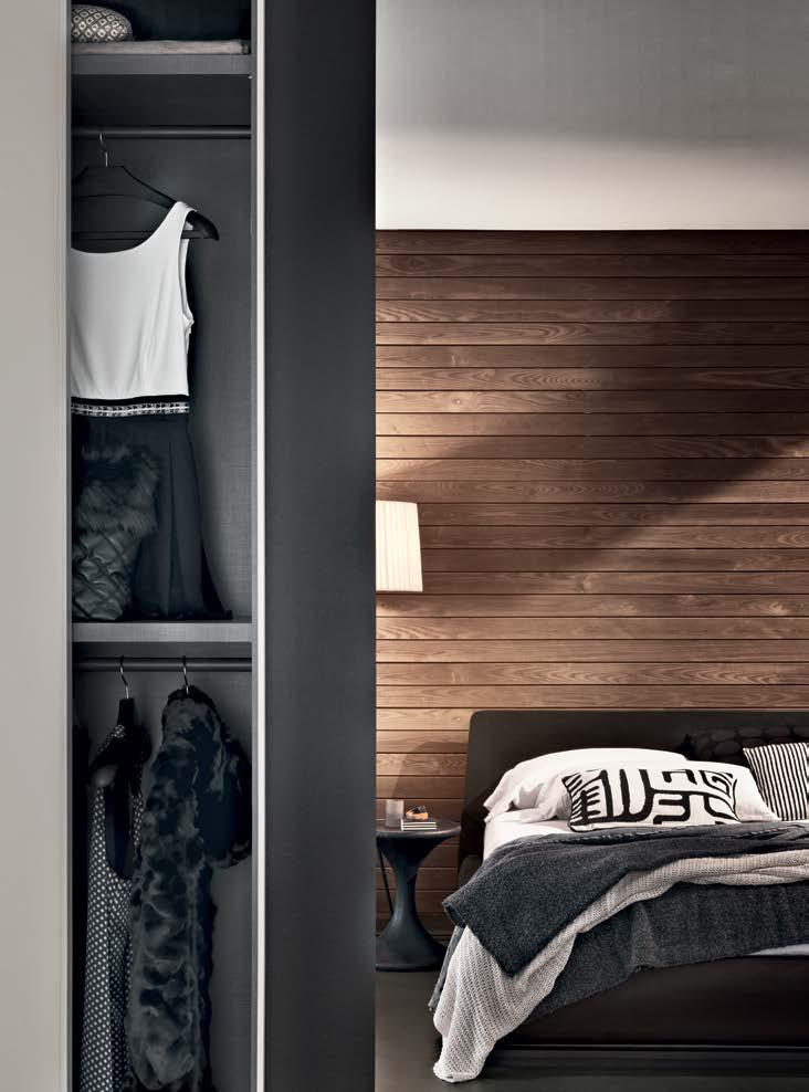 Dettaglio base armadio Giellesse in essenza legno scuro