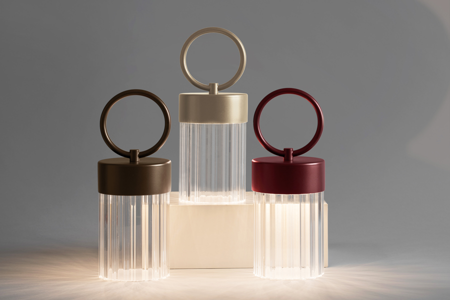 Lampade Claretta nelle finiture bronzo, nickel dorato e rosso