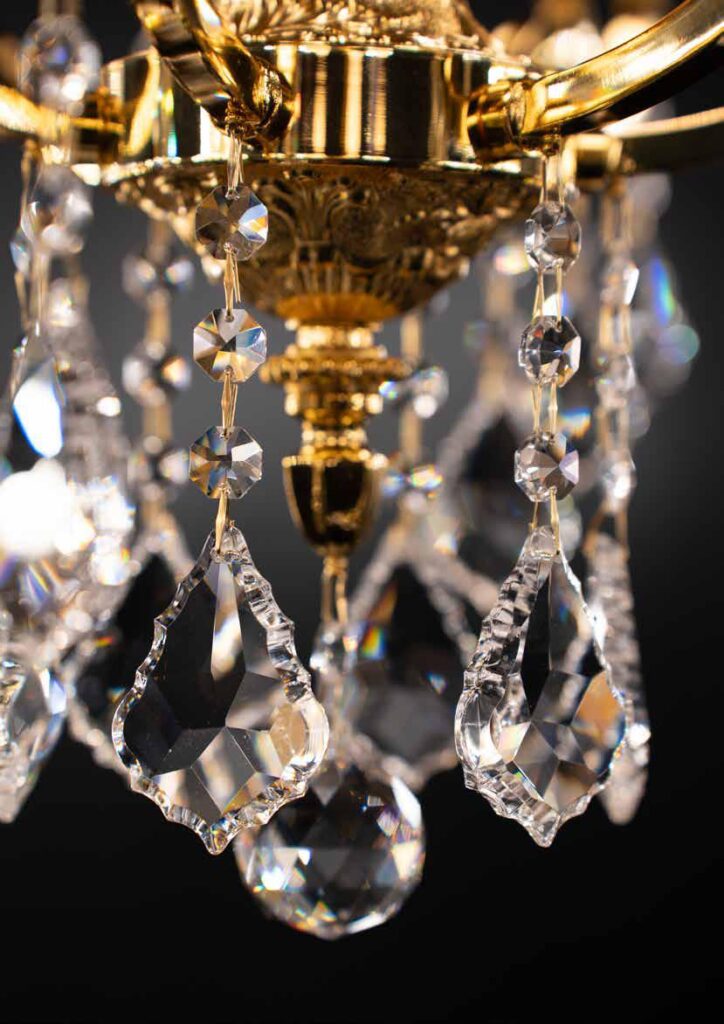 Gocce di cristallo su lampadario decorativo Laudarte