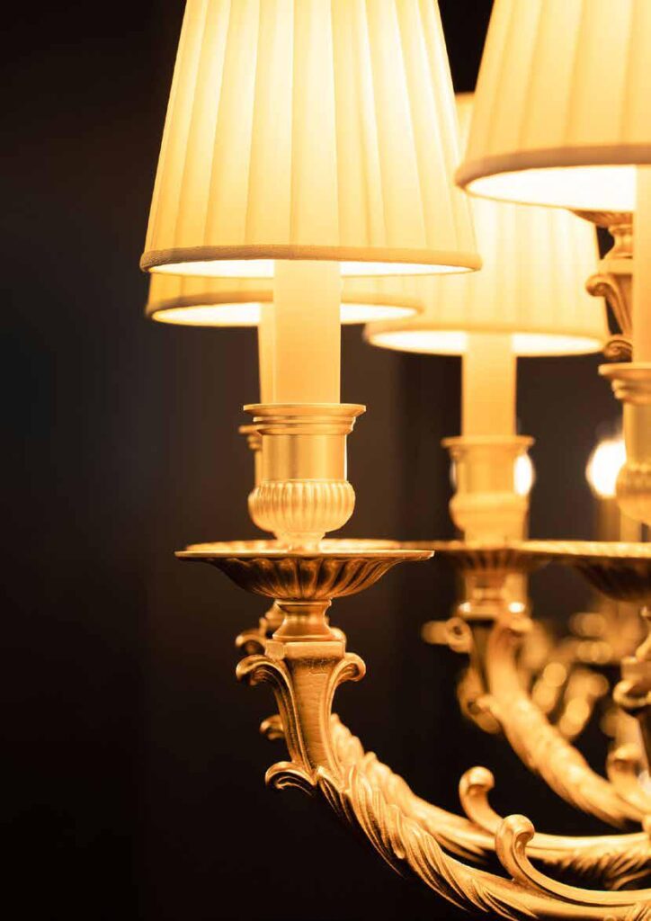 Lampade con paralume in tessuto e struttura dorata Laudarte