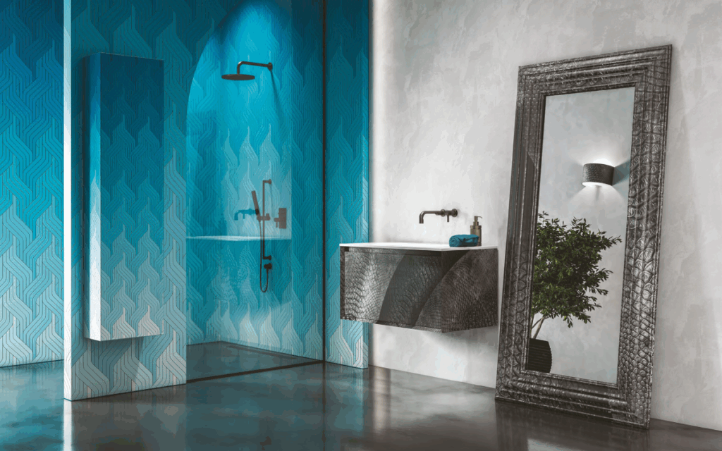 Bagno con rivestimenti blu acqua e mobile sospeso
